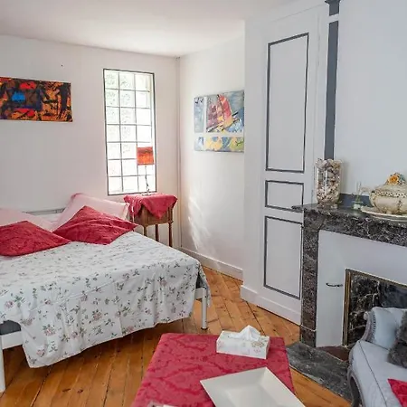 D'hôtes Les Jardins De Marie, Sci Charles Iii