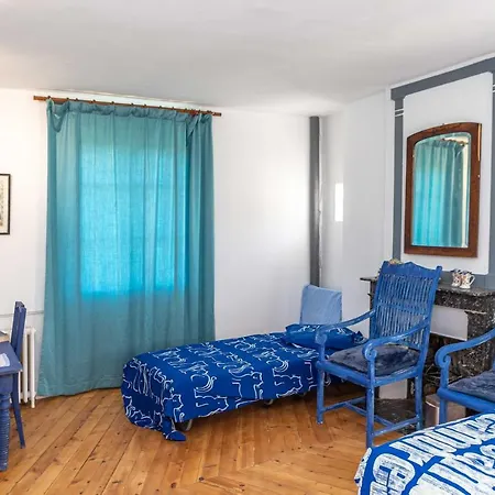 D'hotes Les Jardins De Marie, Sci Charles Iii Bed & Breakfast