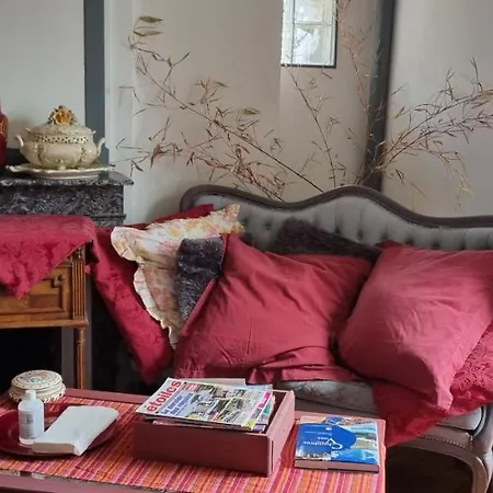 D'hotes Les Jardins De Marie, Sci Charles Iii بيرناي