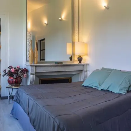 Couette-café D'hôtes Les Jardins De Marie, Sci Charles Iii 2*