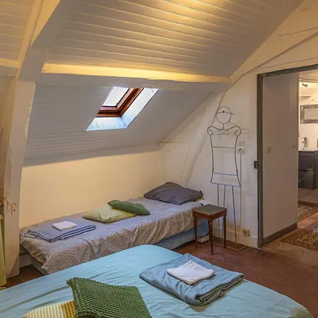 D'hotes Les Jardins De Marie, Sci Charles Iii بيرناي